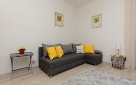 Raclawicka Cozy Studio Apartment By Noclegi Renters